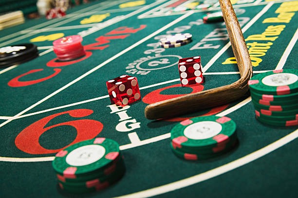 mandiuang platform interface showing football markets and live-dealer tables